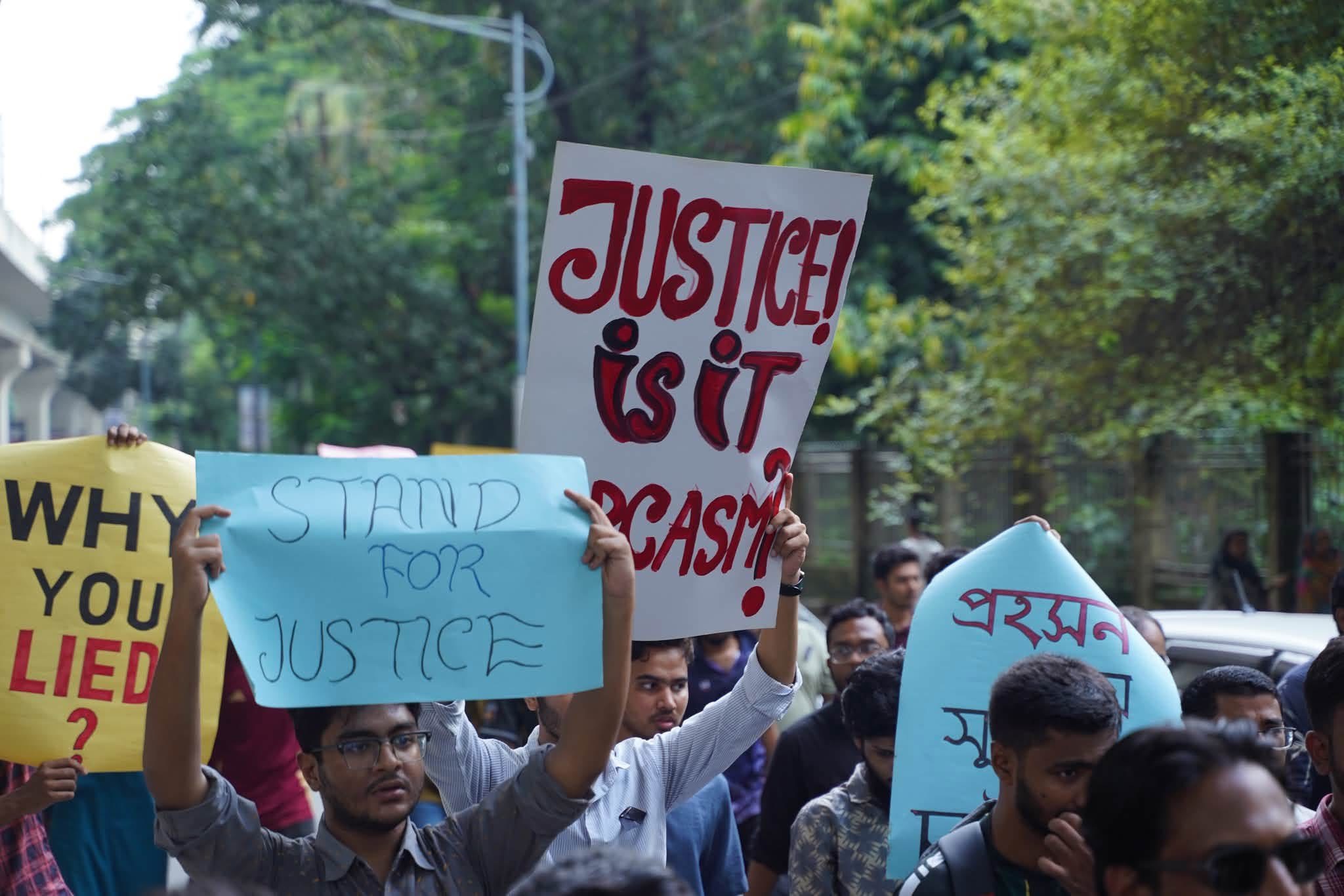 Students holding placards demanding justice for Ganapati Sir